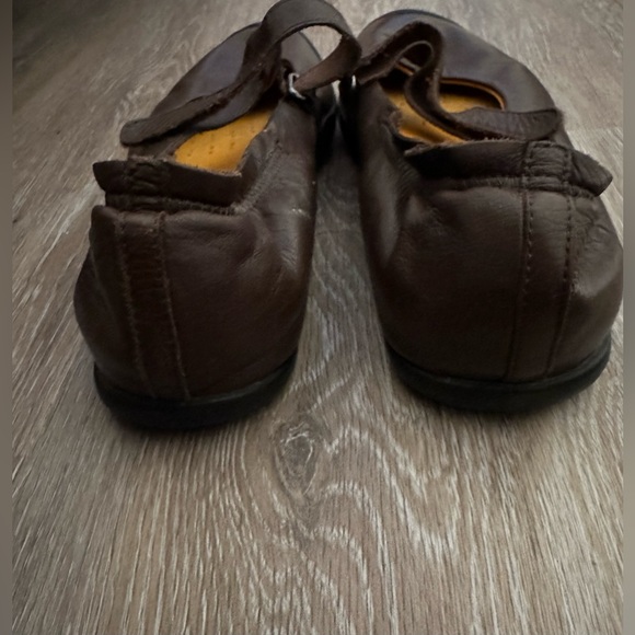 Tsubo Women’s Loafers Sandals Leather Shoes are a Size 8 .5. - Picture 5 of 8